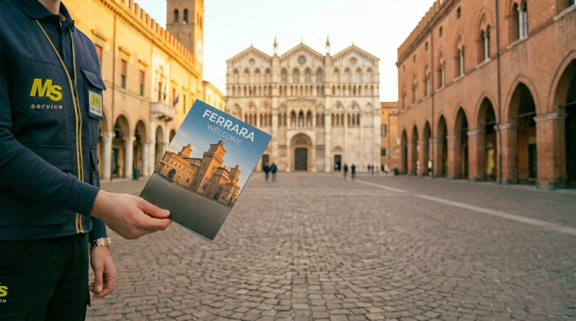 Operatore MS Service distribuisce volantini a Ferrara con geolocalizzazione GPS certificata